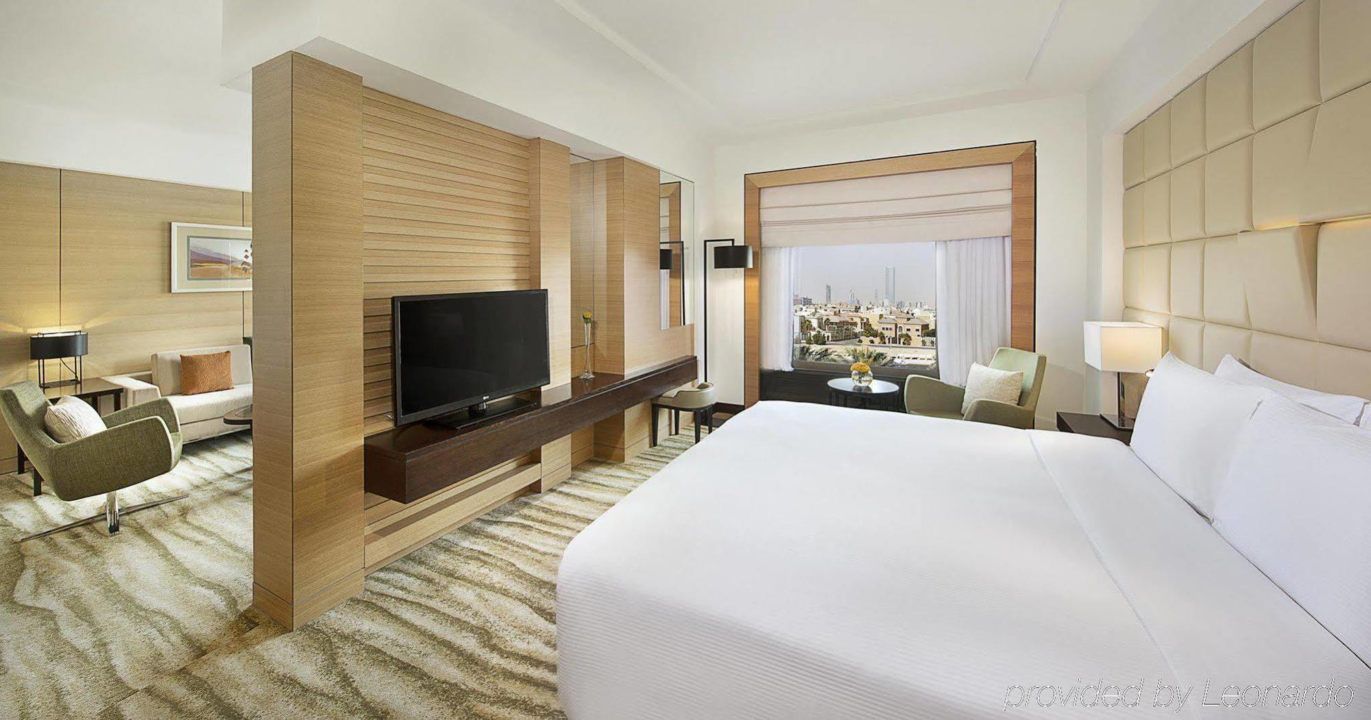 Doubletree By Hilton - Al Muroj Business Gate होटल